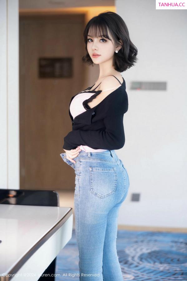   [XiuRen]高清写真图 2024.12.19 No.9620 黎苏苏 黑丝美腿第8张图片
